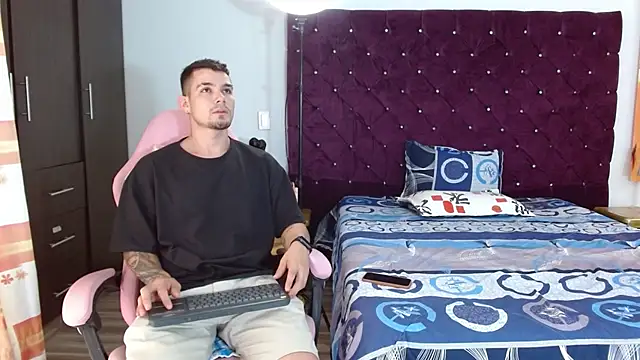 BooyHott  online show from 11.08.25