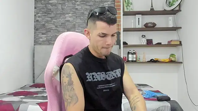 BooyHott  online show from 02.14.26