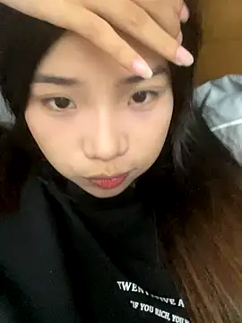 Snapshot of -Tania- chatting on 10.04.25 -Tania- online show from 10.04.25