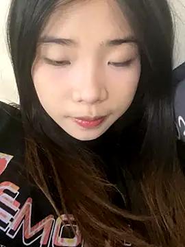 Snapshot of -Tania- chatting on 10.28.25 -Tania- online show from 10.28.25