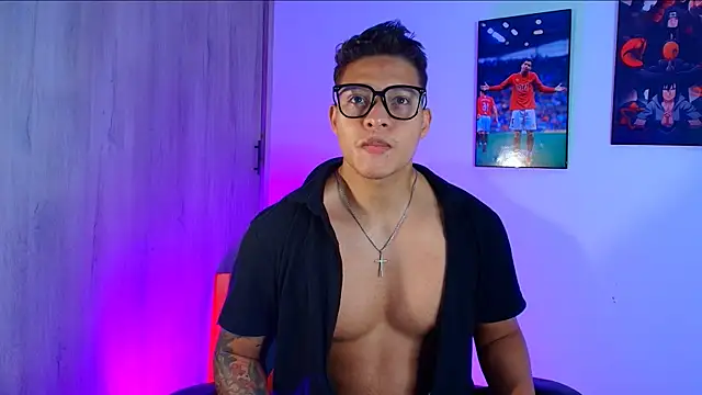 Snapshot of evan_greey chatting on 09.23.25 evan greey online show from 09.23.25