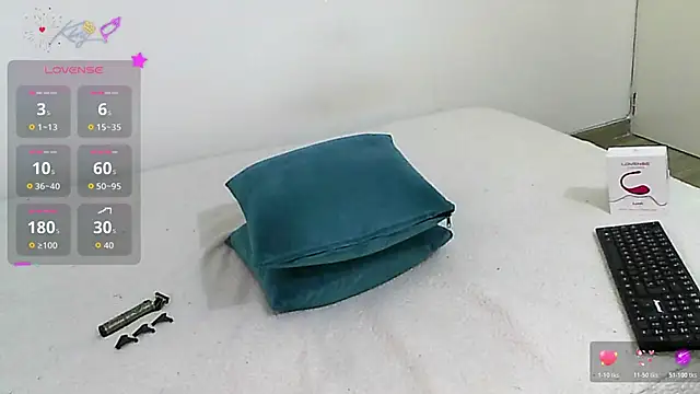 Snapshot of htrebor87 chatting on 04.17.26 htrebor87 online show from 04.17.26