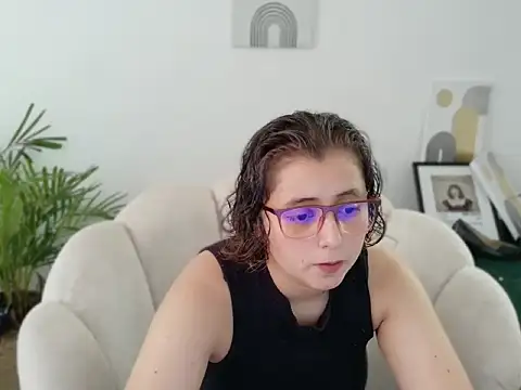 Snapshot of dirty_feelena chatting on 10.15.25 dirty feelena online show from 10.15.25