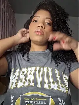 Snapshot of hottielatina chatting on 11.15.25 hottielatina online show from 11.15.25