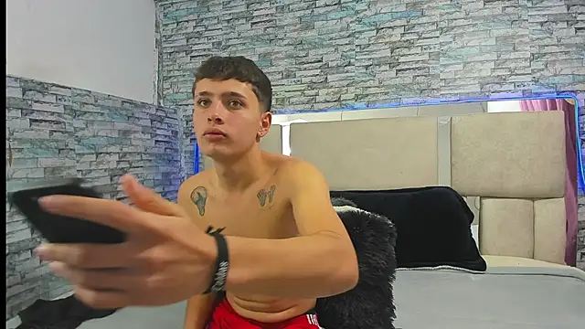 Julian wolf18 online show from 11.06.25