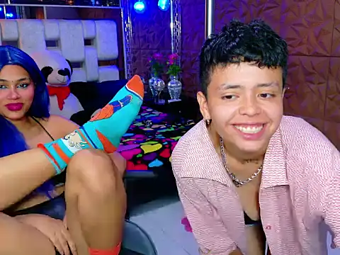 Snapshot of Twindesires chatting on 09.30.25 Twindesires online show from 09.30.25