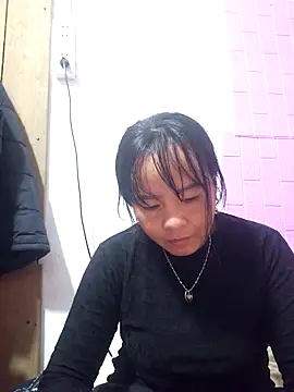 Snapshot of cunconcute chatting on 11.13.25 cunconcute online show from 11.13.25