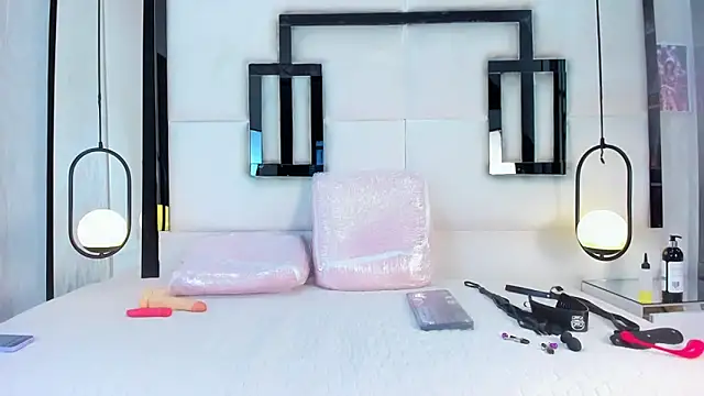 SerenaWild1 online show from 10.31.25