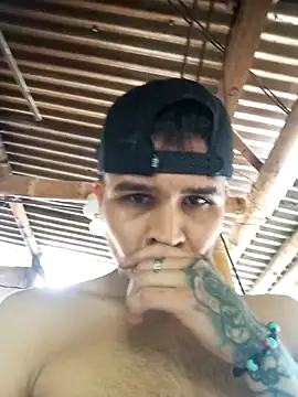 Snapshot of curvahot chatting on 09.19.25 curvahot online show from 09.19.25