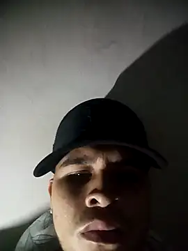 Snapshot of curvahot chatting on 10.12.25 curvahot online show from 10.12.25