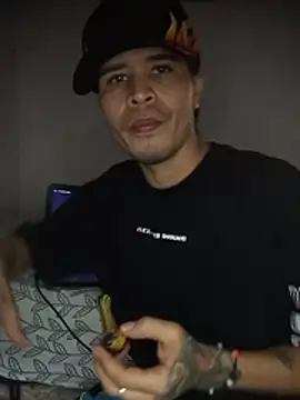 Snapshot of curvahot chatting on 12.14.25 curvahot online show from 12.14.25