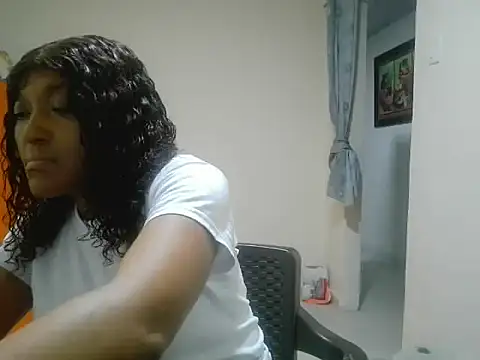 Snapshot of SONDRADAYAN chatting on 11.05.25 SONDRADAYAN online show from 11.05.25