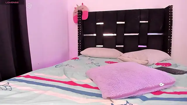 DAYANNAVELEZ online show from 04.17.26