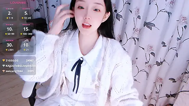 Snapshot of Niannian- chatting on 11.29.25 Niannian- online show from 11.29.25