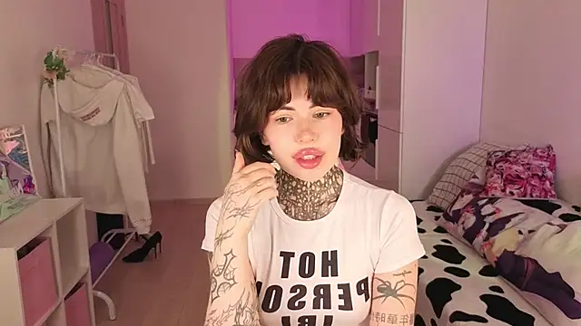 Snapshot of Eva_Sonic chatting on 05.10.26 Eva Sonic online show from 05.10.26