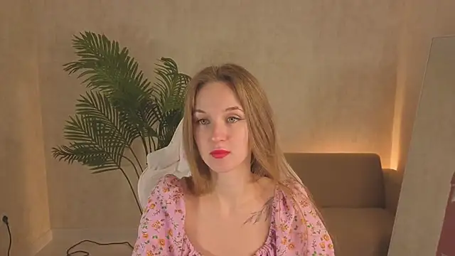 Snapshot of kianawhite chatting on 10.21.25 kianawhite online show from 10.21.25