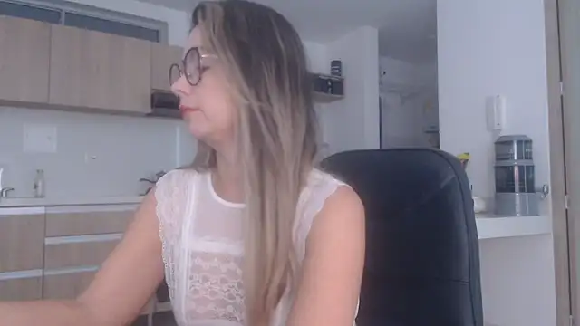 LovePaula online show from 03.12.26