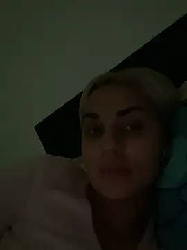 Snapshot of Giullyaxx chatting on 11.14.25 Giullyaxx online show from 11.14.25