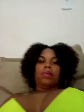 Snapshot of PrettahSantos chatting on 09.22.25 PrettahSantos online show from 09.22.25