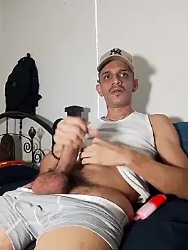 Snapshot of LATINO27CM chatting on 05.02.26 LATINO27CM online show from 05.02.26