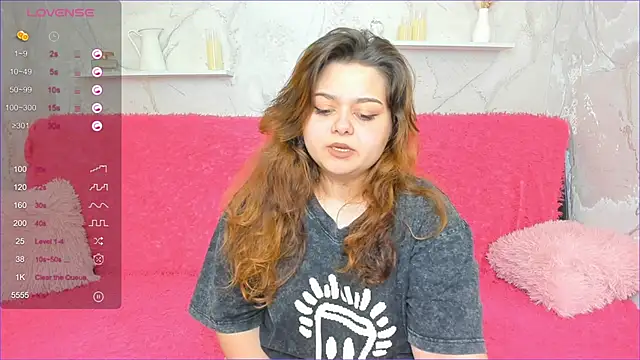 Snapshot of NinelCroft chatting on 10.05.25 NinelCroft online show from 10.05.25