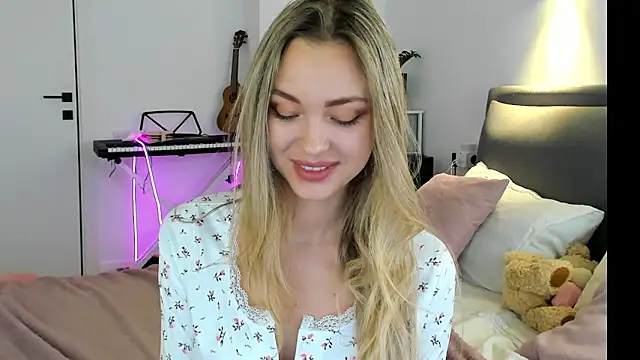 Kelly  Gray online show from 04.08.26