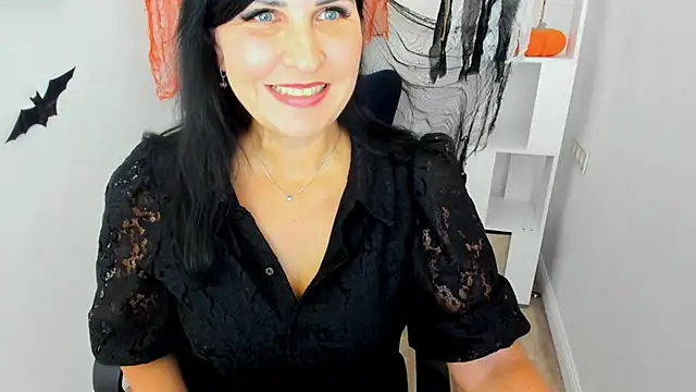 Moon Veloure1 online show from 10.22.25