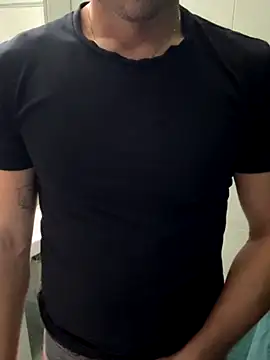 Snapshot of giovan2020 chatting on 10.29.25 giovan2020 online show from 10.29.25