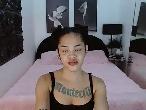 Snapshot of Yuriidelaveigne chatting on 11.09.25 Yuriidelaveigne online show from 11.09.25