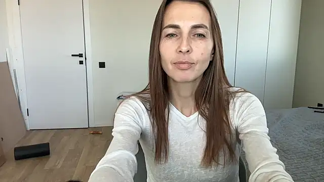 Snapshot of Arivanna chatting on 10.03.25 Arivanna online show from 10.03.25