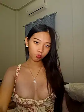 Snapshot of Bunny72772 chatting on 10.24.25 Bunny72772 online show from 10.24.25