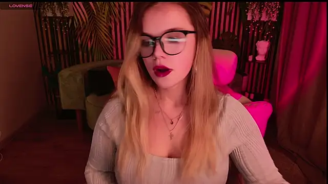 KellyHayden online show from 12.17.25