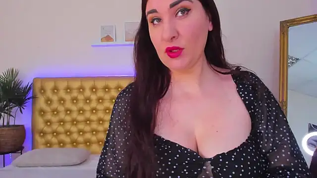 TrishaDarks online show from 04.06.26