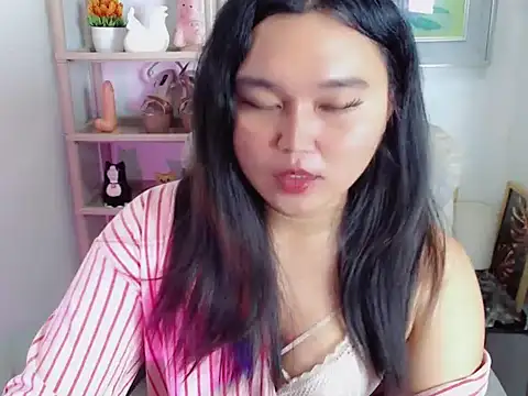 Snapshot of Eyes-on-me chatting on 06.11.26 Eyes-on-me online show from 06.11.26
