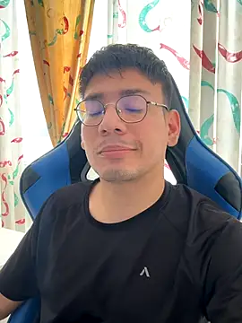 Snapshot of marcuswildx chatting on 12.03.25 marcuswildx online show from 12.03.25