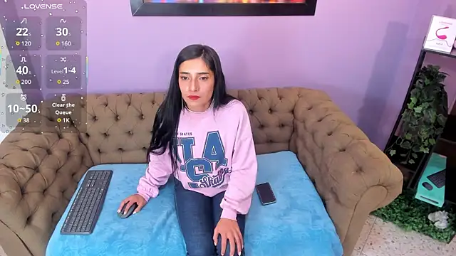 Snapshot of Vhaleria_Vega chatting on 10.04.25 Vhaleria Vega online show from 10.04.25