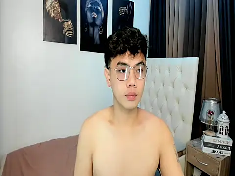 Snapshot of JuliuswildCock chatting on 10.14.25 JuliuswildCock online show from 10.14.25