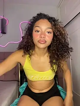 Snapshot of PrettyLia chatting on 01.16.26 PrettyLia online show from 01.16.26