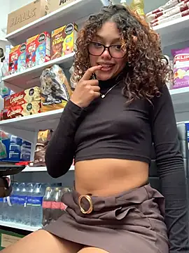 Snapshot of PrettyLia chatting on 02.18.26 PrettyLia online show from 02.18.26