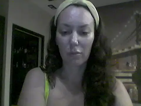 Snapshot of Selirine chatting on 10.03.25 Selirine online show from 10.03.25
