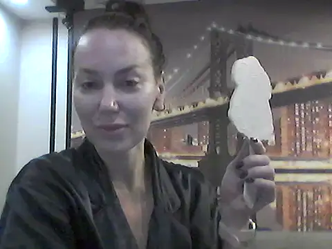 Snapshot of Selirine chatting on 10.12.25 Selirine online show from 10.12.25