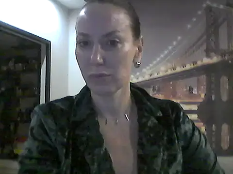 Snapshot of Selirine chatting on 10.13.25 Selirine online show from 10.13.25
