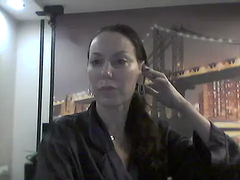 Snapshot of Selirine chatting on 10.19.25 Selirine online show from 10.19.25