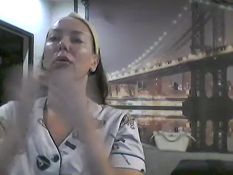 Snapshot of Selirine chatting on 10.20.25 Selirine online show from 10.20.25