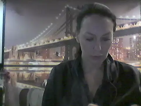 Snapshot of Selirine chatting on 10.21.25 Selirine online show from 10.21.25