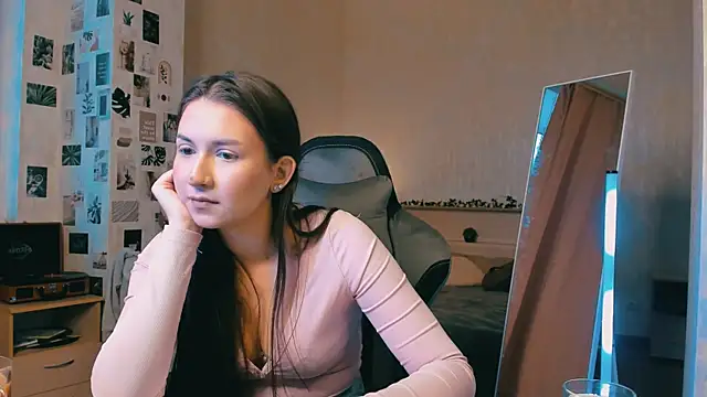 raviolly046 online show from 10.14.25