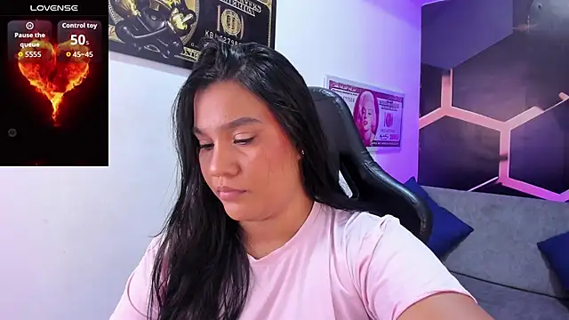 Snapshot of Tamara_Johnss_ chatting on 10.10.25 Tamara Johnss  online show from 10.10.25