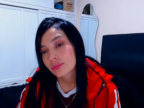 Snapshot of EmmaValmor chatting on 05.29.26 EmmaValmor online show from 05.29.26