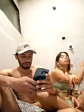 Snapshot of Valentino2325 chatting on 09.24.25 Valentino2325 online show from 09.24.25