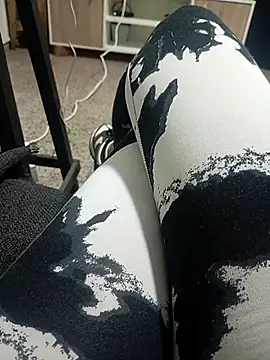 Snapshot of Valentino2325 chatting on 10.19.25 Valentino2325 online show from 10.19.25